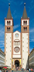 Leben in Würzburg: Der Würzburger Dom ist eine romanische Kirche, die St. Kilian gewidmet ist.
