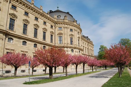 Leben in Würzburg: Die Residenz, eines von Europas bekanntesten Barockschlössern, im Frühling.