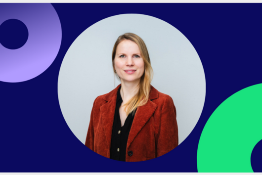 Portrait of Katharina Schaufler on a blue background with partially overlapping circles in purple and green