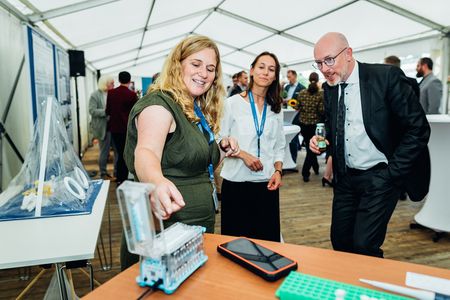 Mobile student laboratory demonstration 
