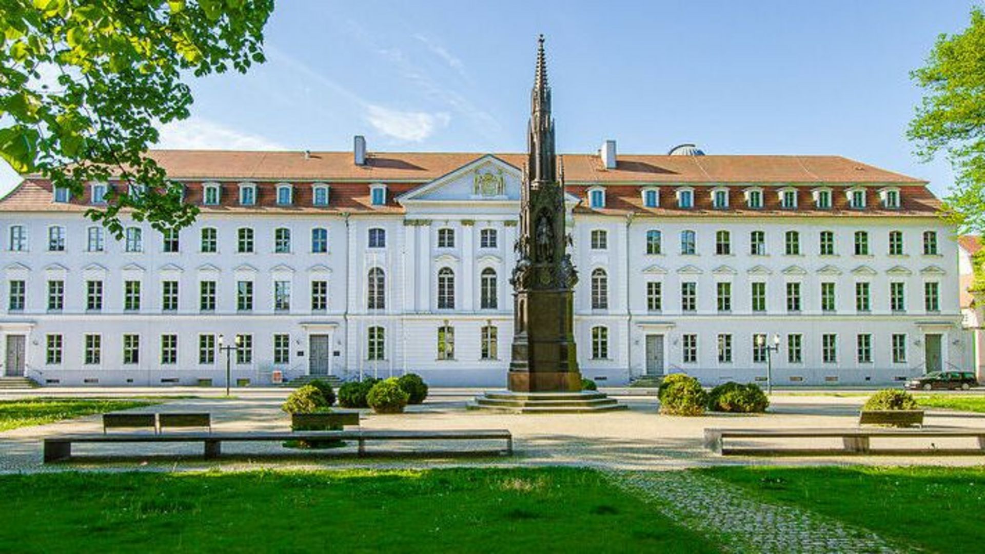 [Translate to English:] Hauptgebäude der Universität Greifswald