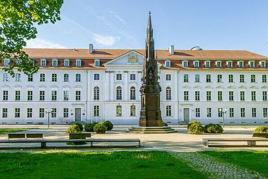 [Translate to English:] Hauptgebäude der Universität Greifswald