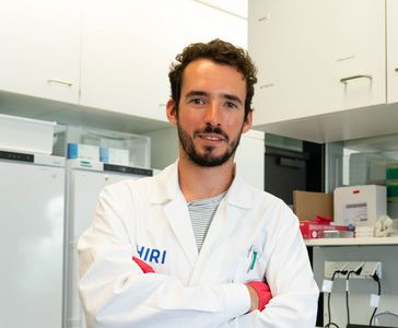 How to join HIRI: Picture and link to a feature on one of our PhD students