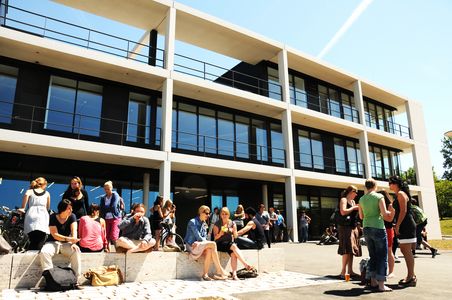 Central lecture hall and seminar building Z6. 