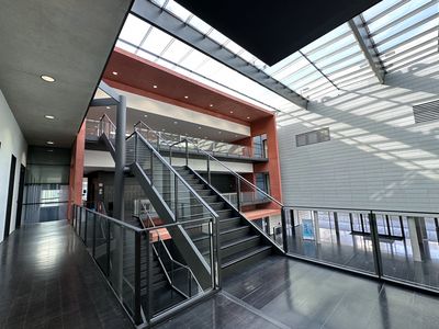 Arbeiten am HIRI: Das moderne Gebäude begünstigt den wissenschaftlichen Austausch.